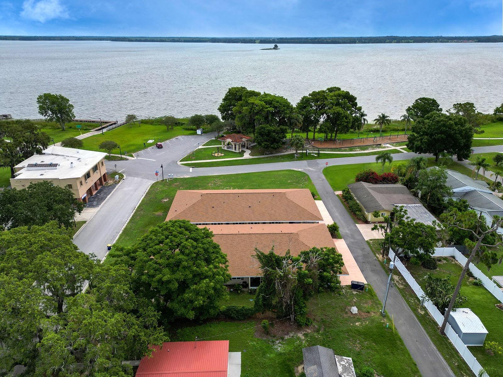 HOWEY LAKE SHORE HEIGHTS - Residential Lease