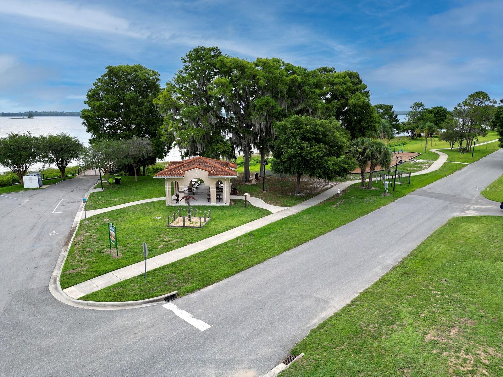 HOWEY LAKE SHORE HEIGHTS - Residential Lease