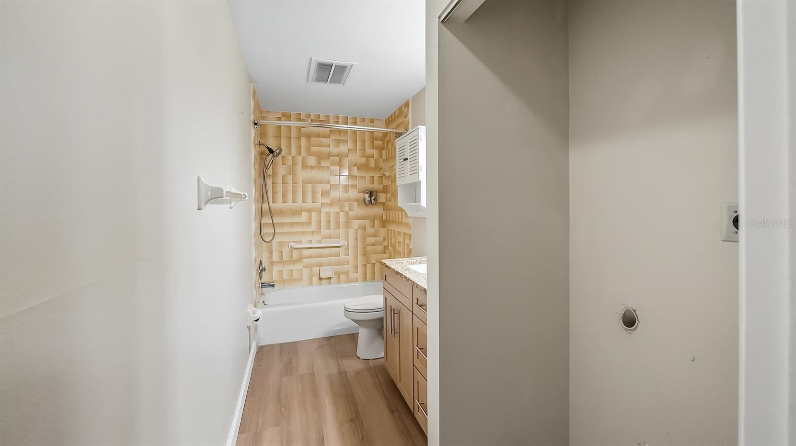 HOWEY LAKE SHORE HEIGHTS - Residential Lease