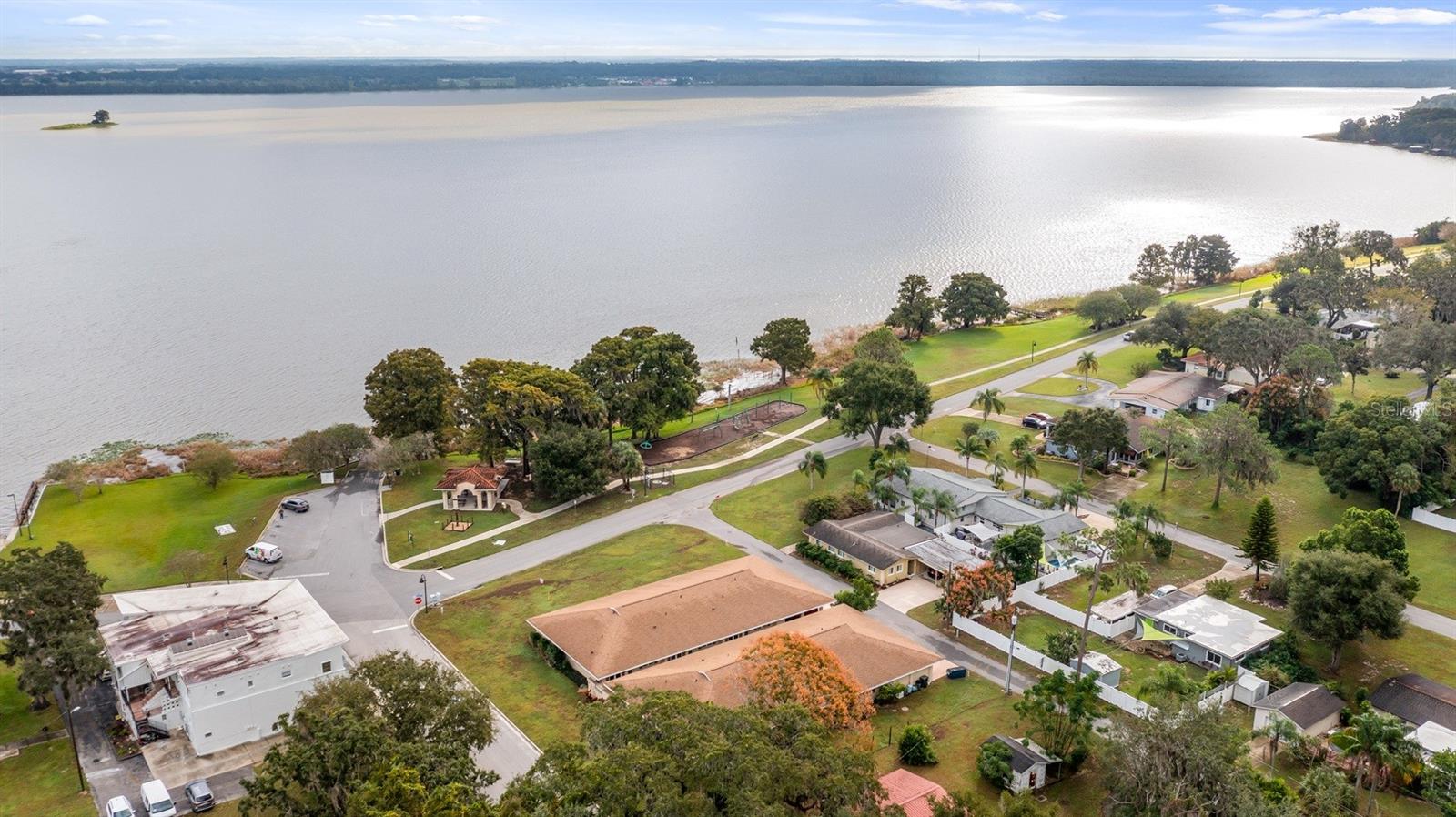 HOWEY LAKE SHORE HEIGHTS - Residential Lease