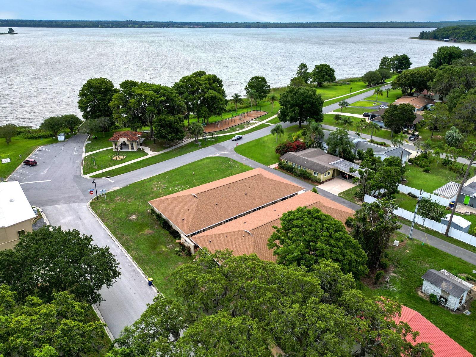 HOWEY LAKE SHORE HEIGHTS - Residential Lease