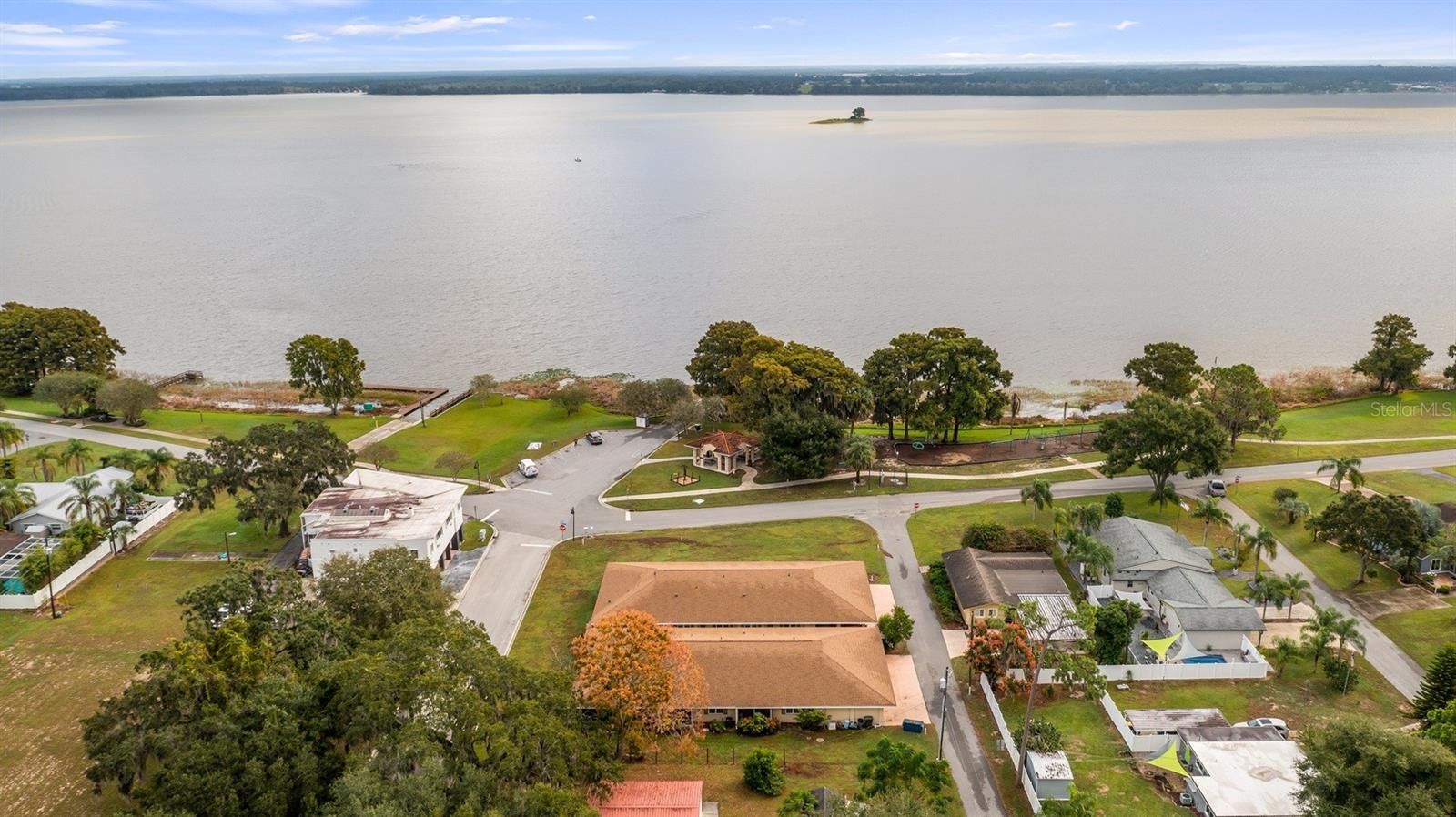 HOWEY LAKE SHORE HEIGHTS - Residential Lease