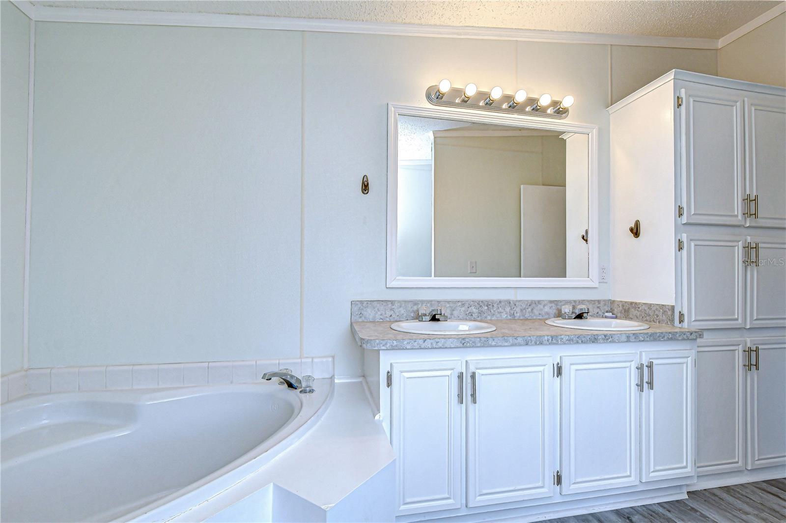 TIMBER LAKE ESTATES - Residential