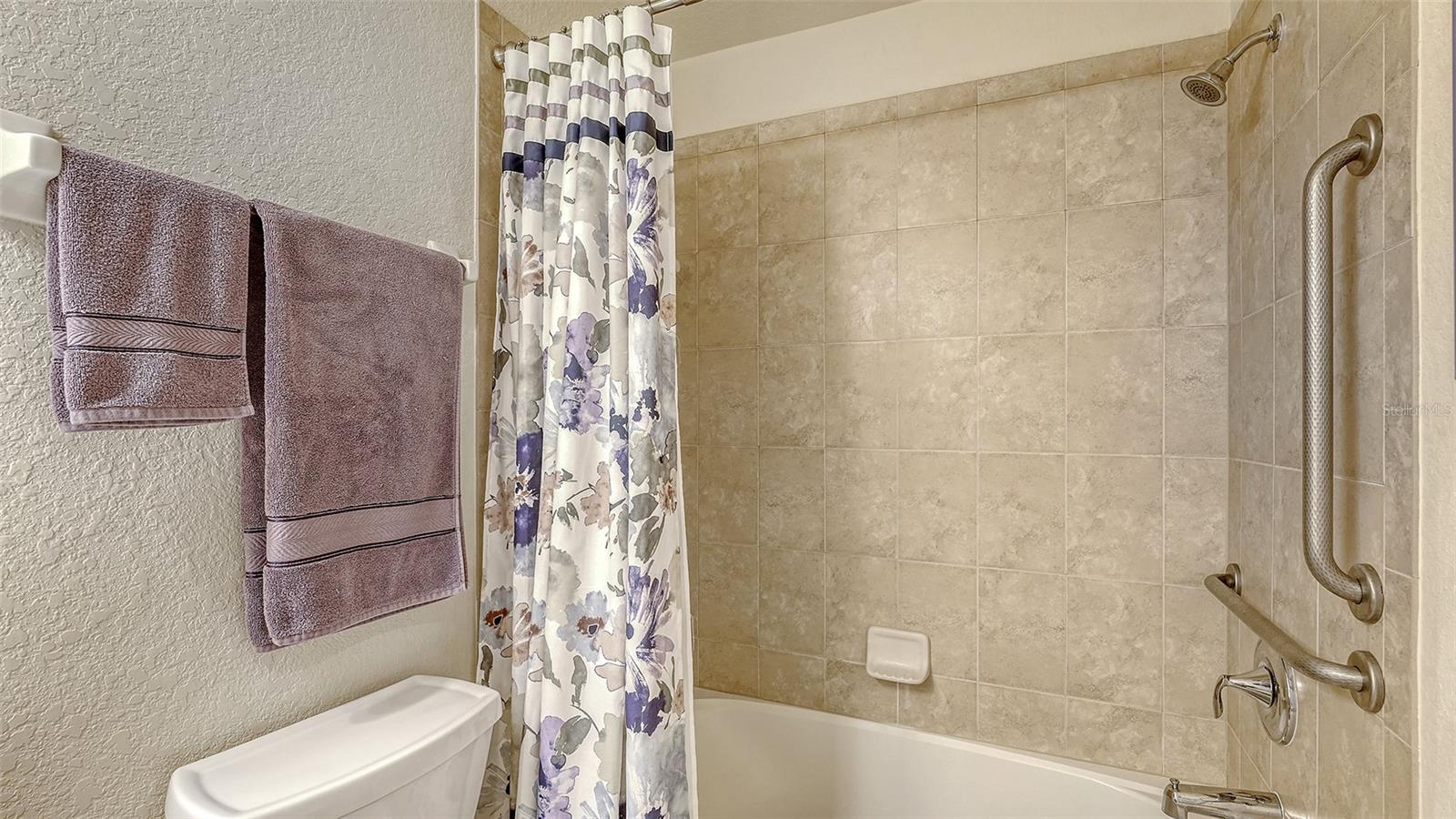 GRAND ESTUARY II AT RVR STRD OR2329/2535 - Residential Lease