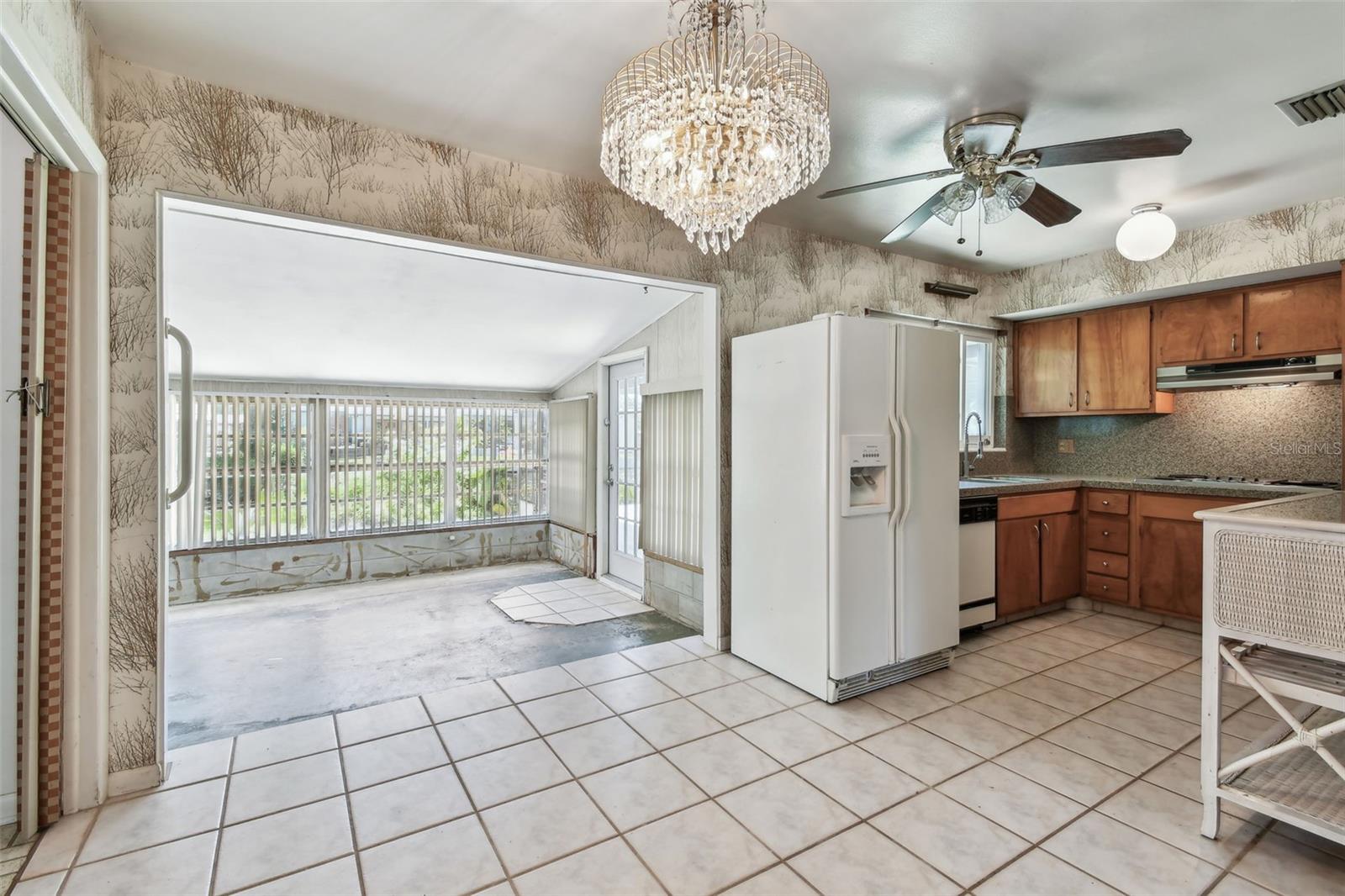 6922 SPENCER CIRCLE