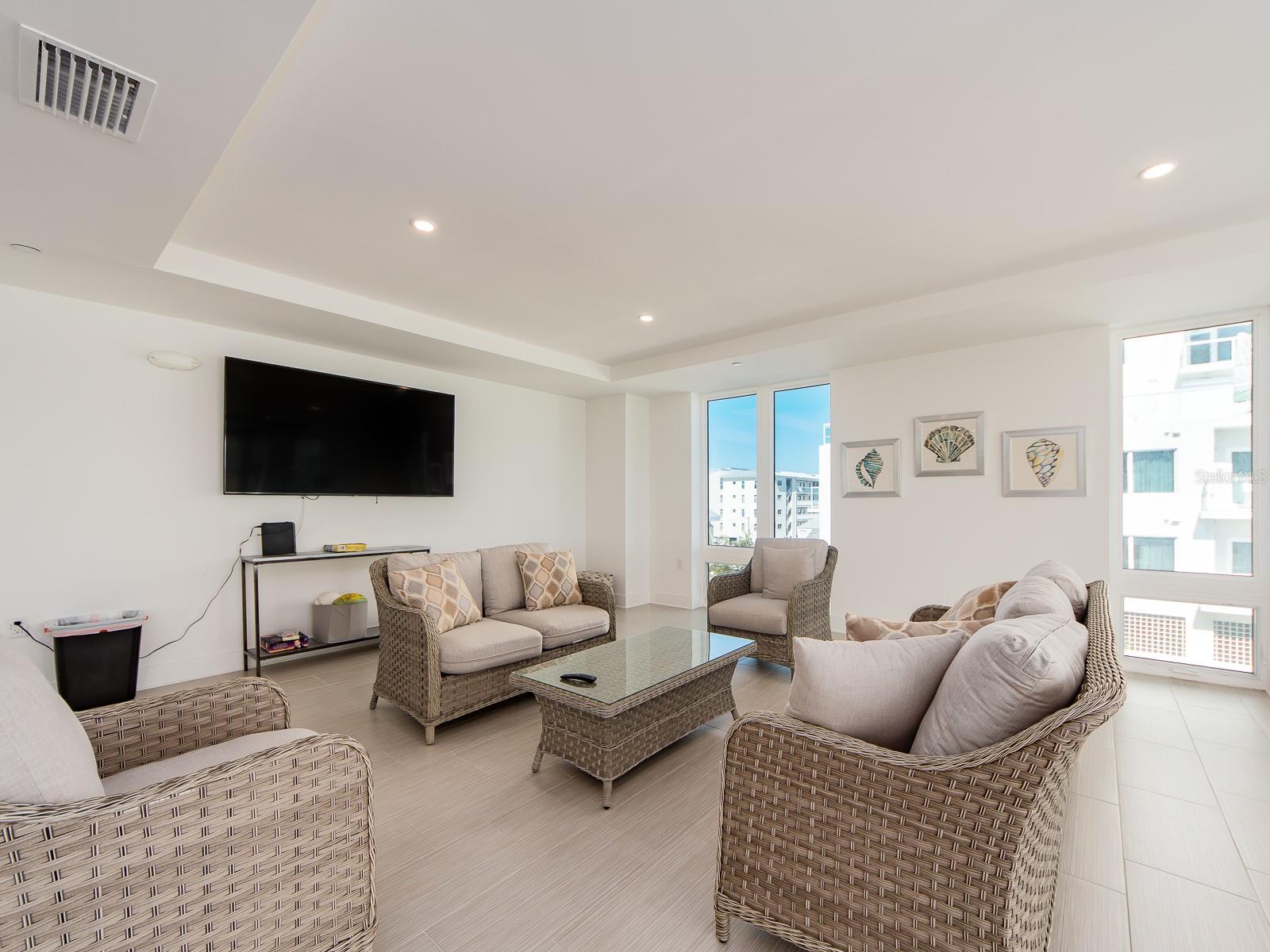 PURA VIDA RESIDENCES CONDO - Residential