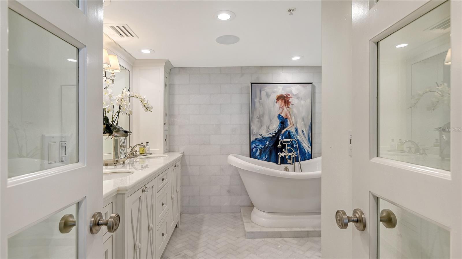 TANGERINE BAY CLUB - Residential