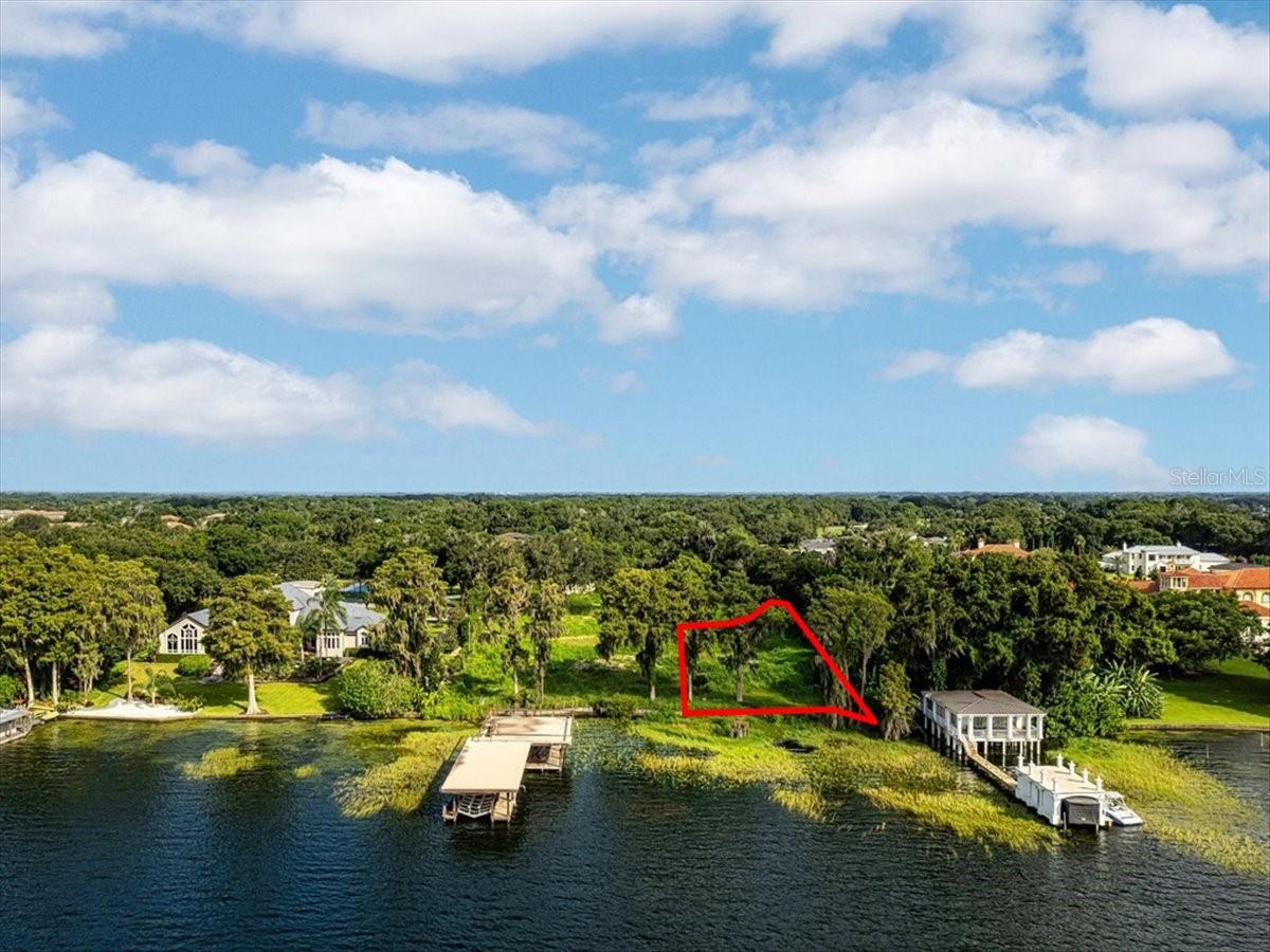 CHAINE DU LAC - Land