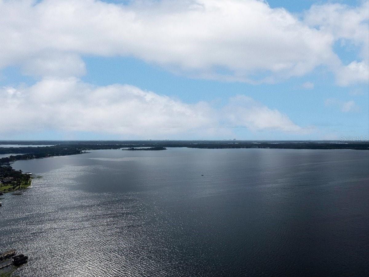 CHAINE DU LAC - Land