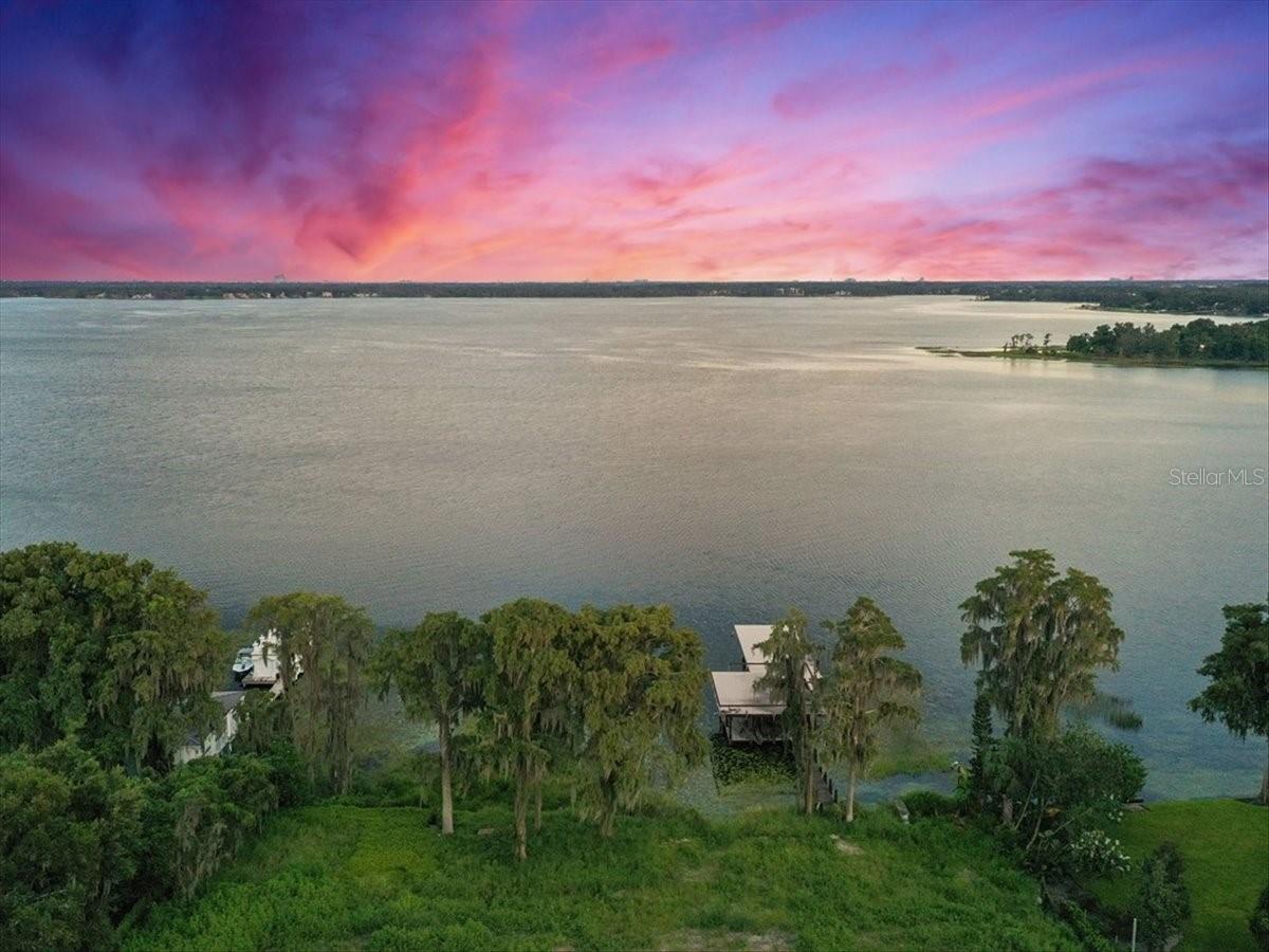 CHAINE DU LAC - Land