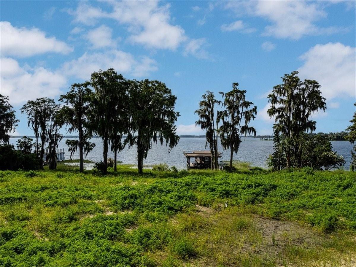 CHAINE DU LAC - Land