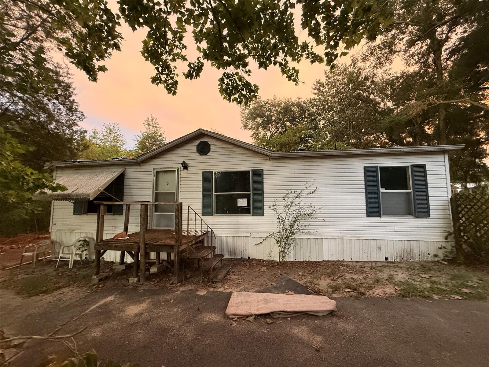 INVESTOR ALERT! Spacious 3-bedroom, 2-bath double-wide mobile home in a thriving community. This property offers great potential for investors or buyers ready to customize their dream home. It needs a new roof and some updates, but features a generous layout and plenty of living space. Don’t miss this opportunity, schedule your showing today!"