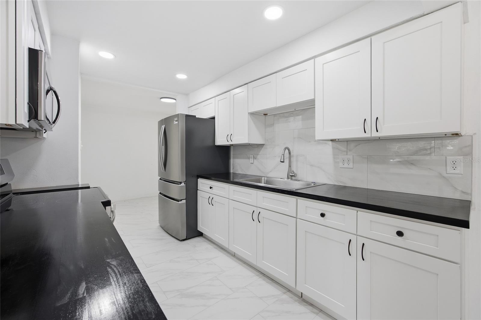 BEVERLY HILLS UNIT 02 - Residential