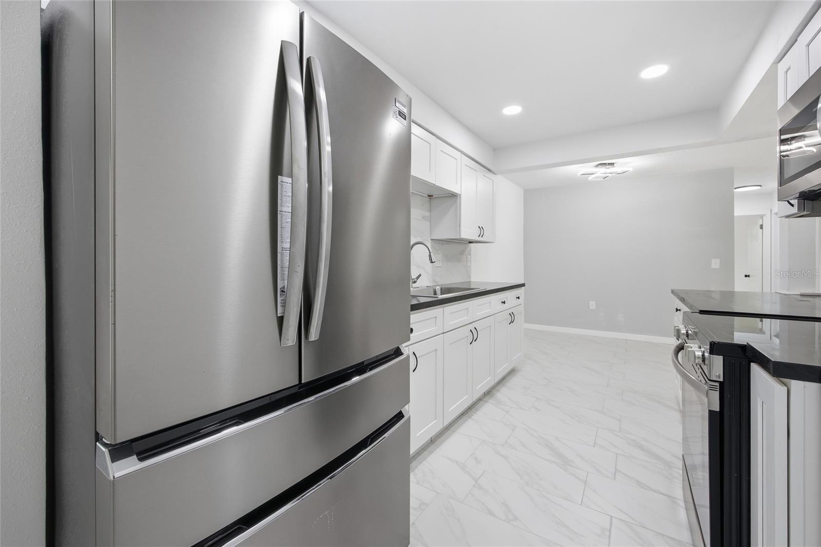 BEVERLY HILLS UNIT 02 - Residential