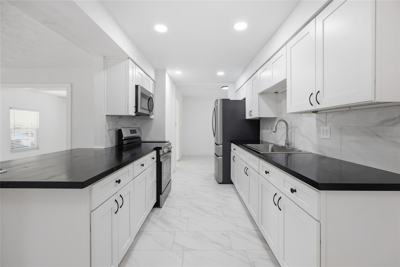 BEVERLY HILLS UNIT 02 - Residential