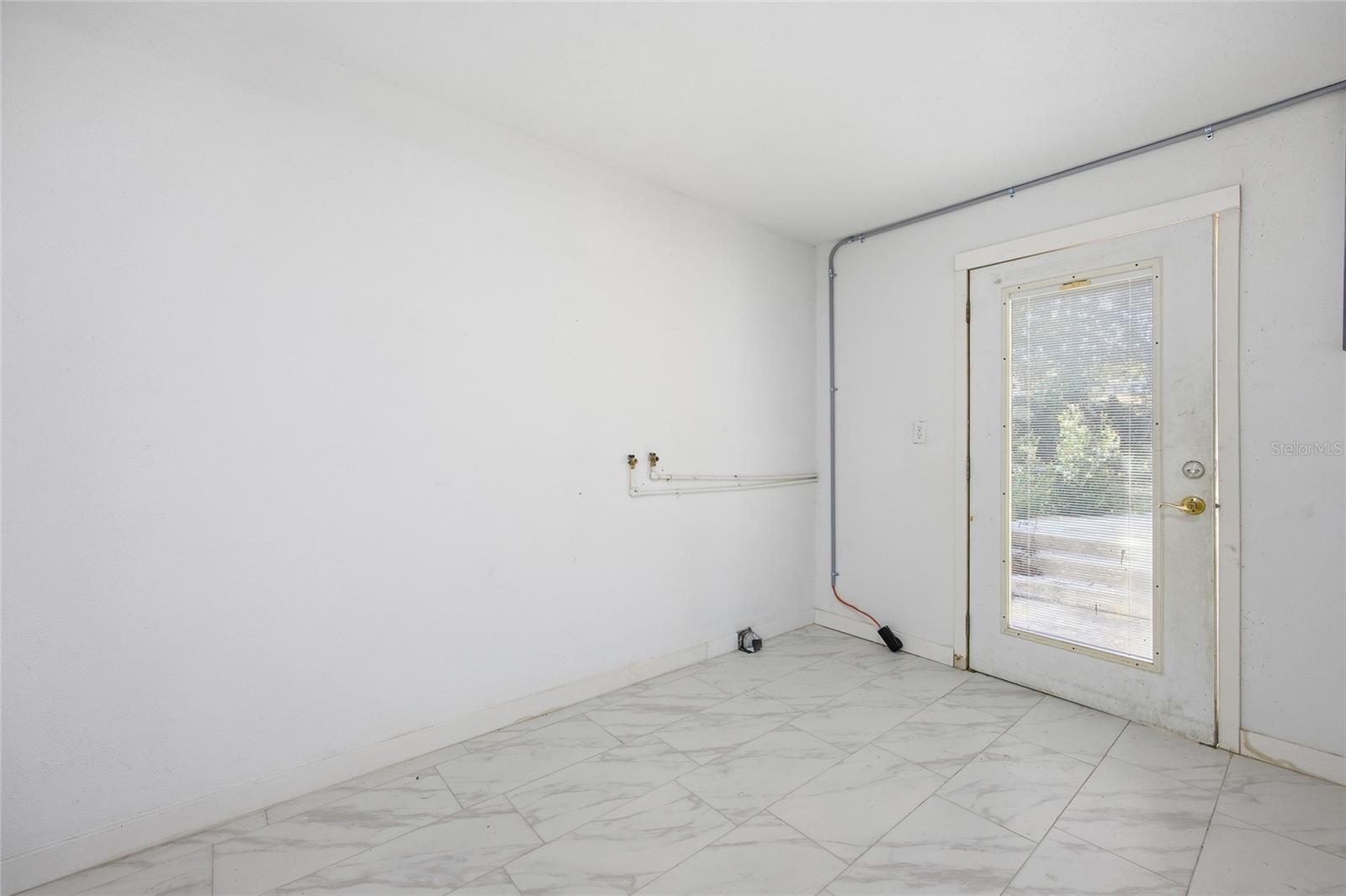 BEVERLY HILLS UNIT 02 - Residential