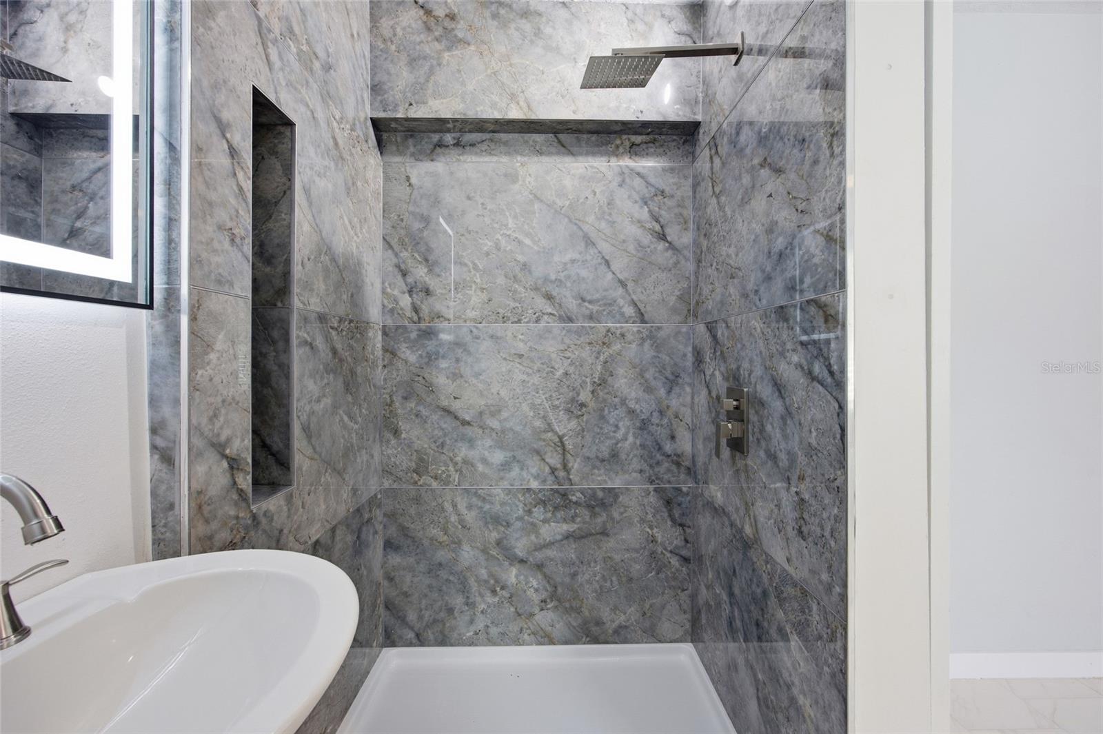 BEVERLY HILLS UNIT 02 - Residential