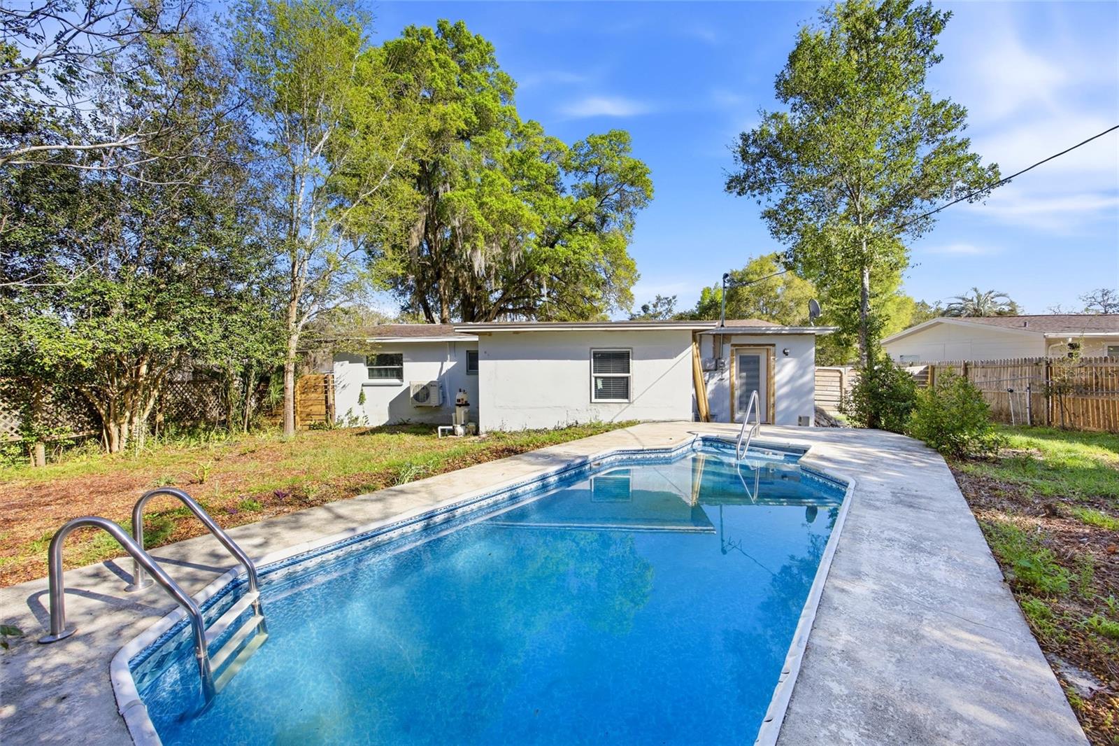 BEVERLY HILLS UNIT 02 - Residential