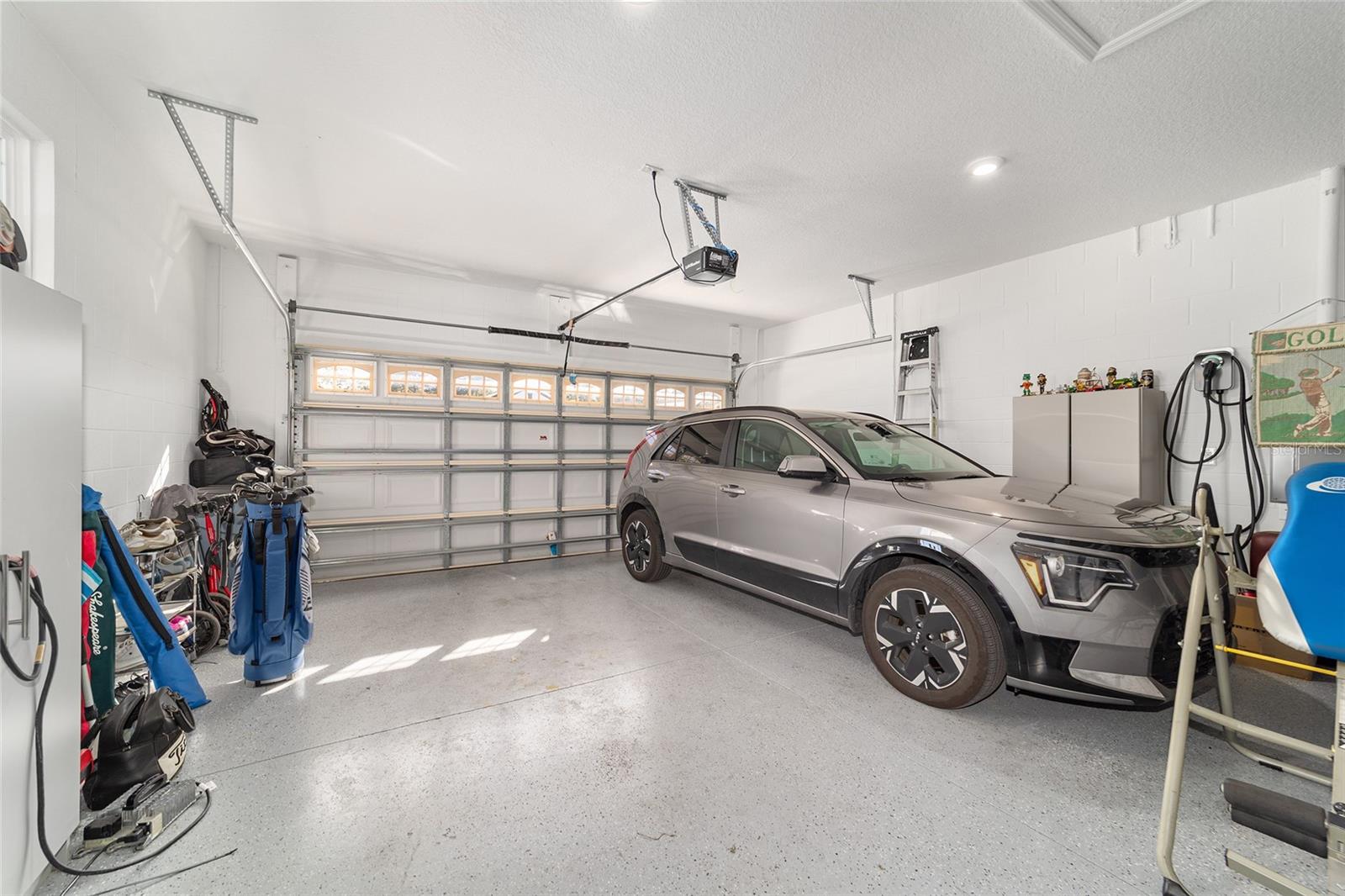 ON TOP OF THE WORLD - Residential