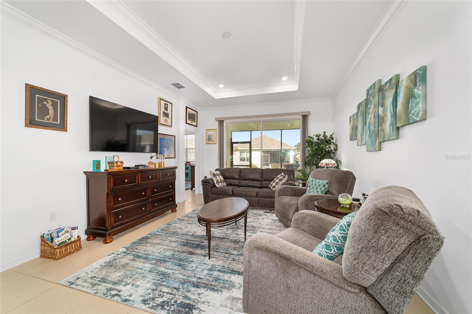 ON TOP OF THE WORLD - Residential