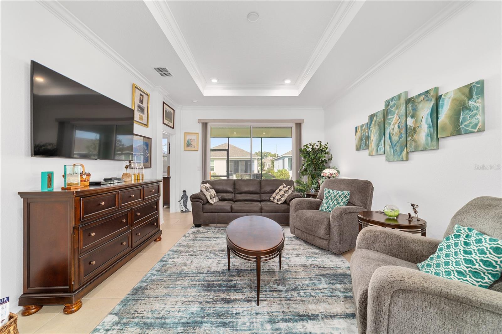 ON TOP OF THE WORLD - Residential