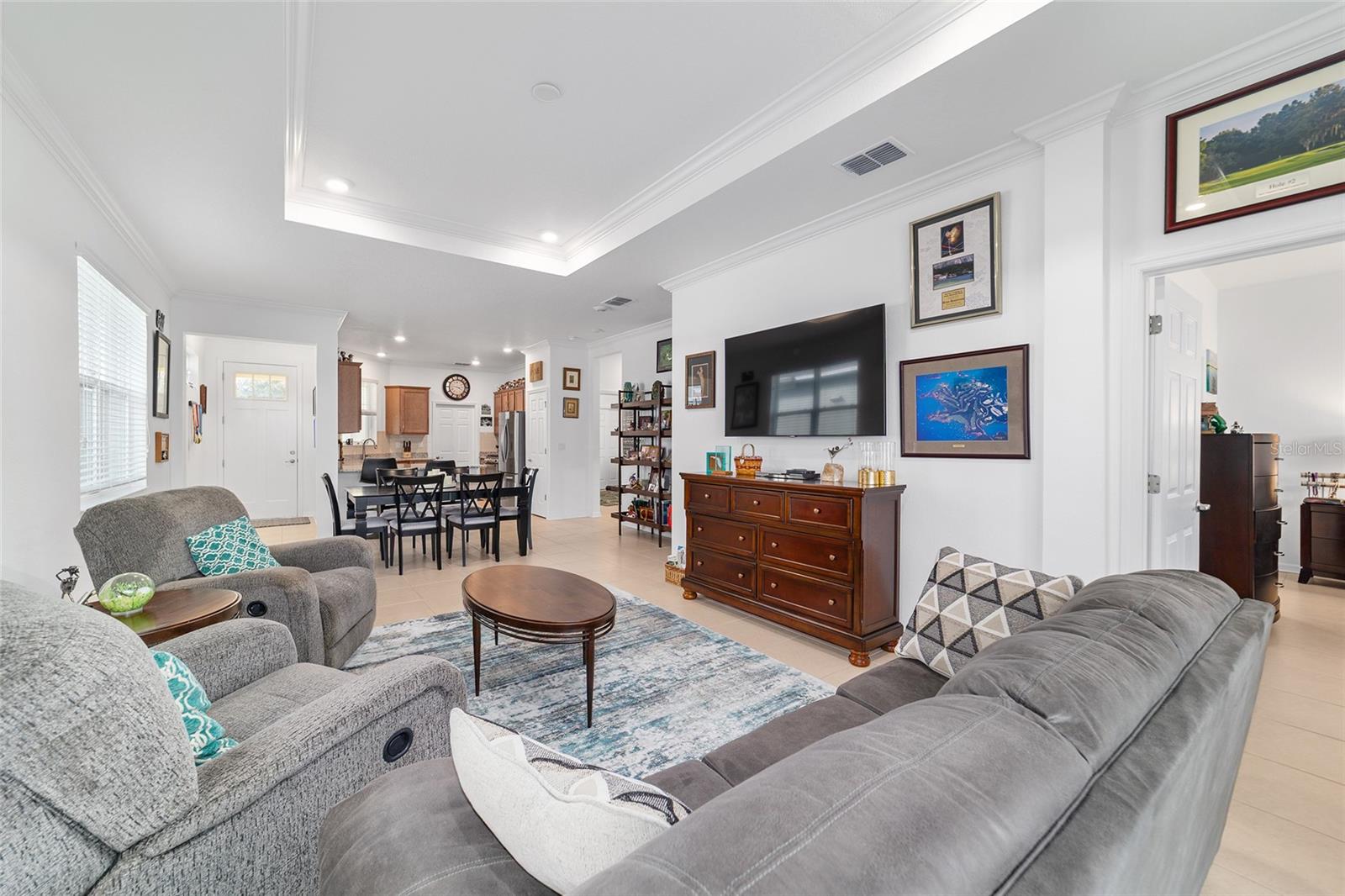 ON TOP OF THE WORLD - Residential