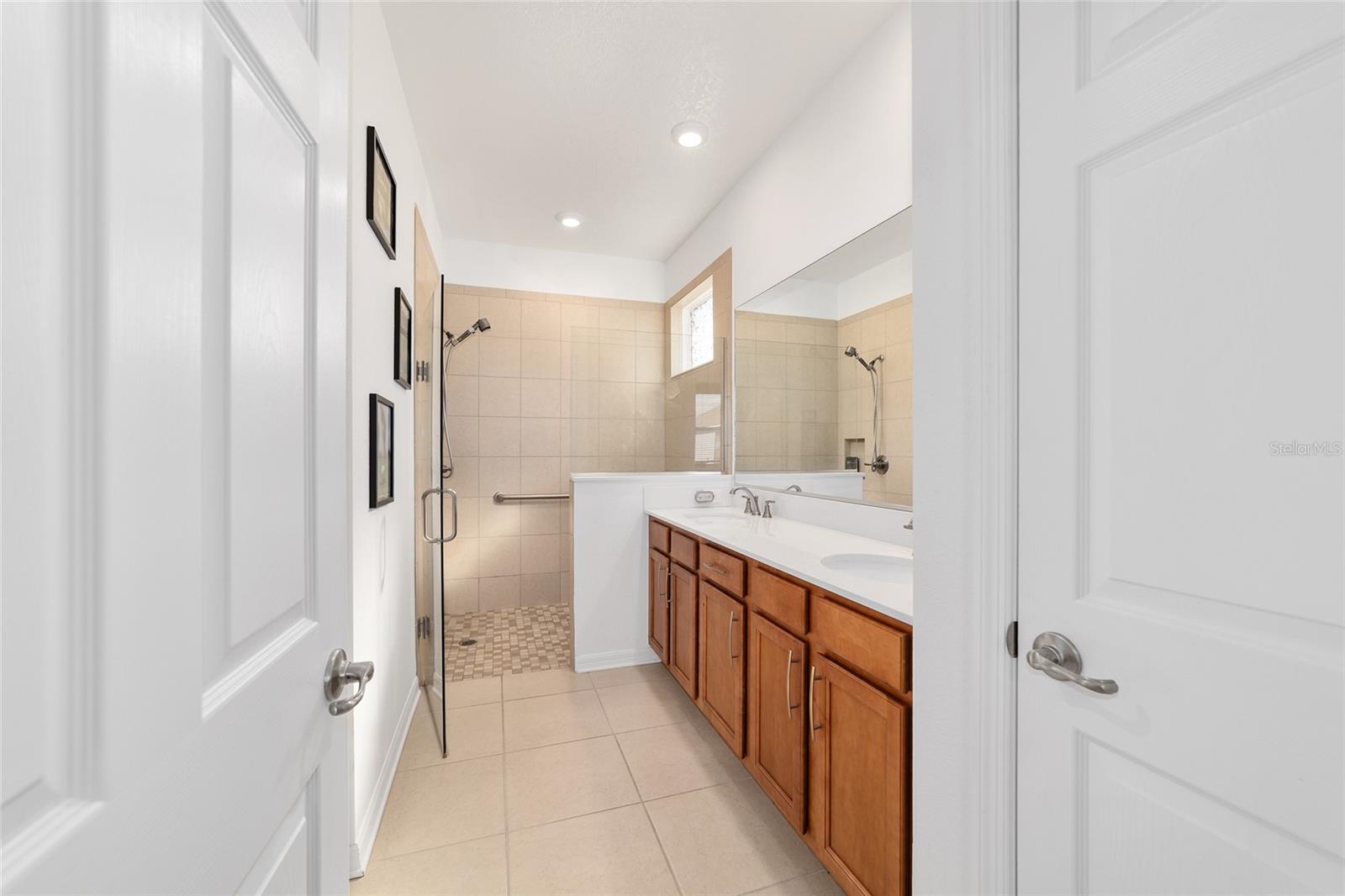 ON TOP OF THE WORLD - Residential