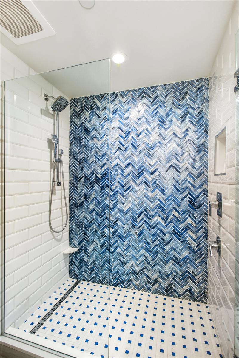 INN ON THE BEACH PH II - Residential