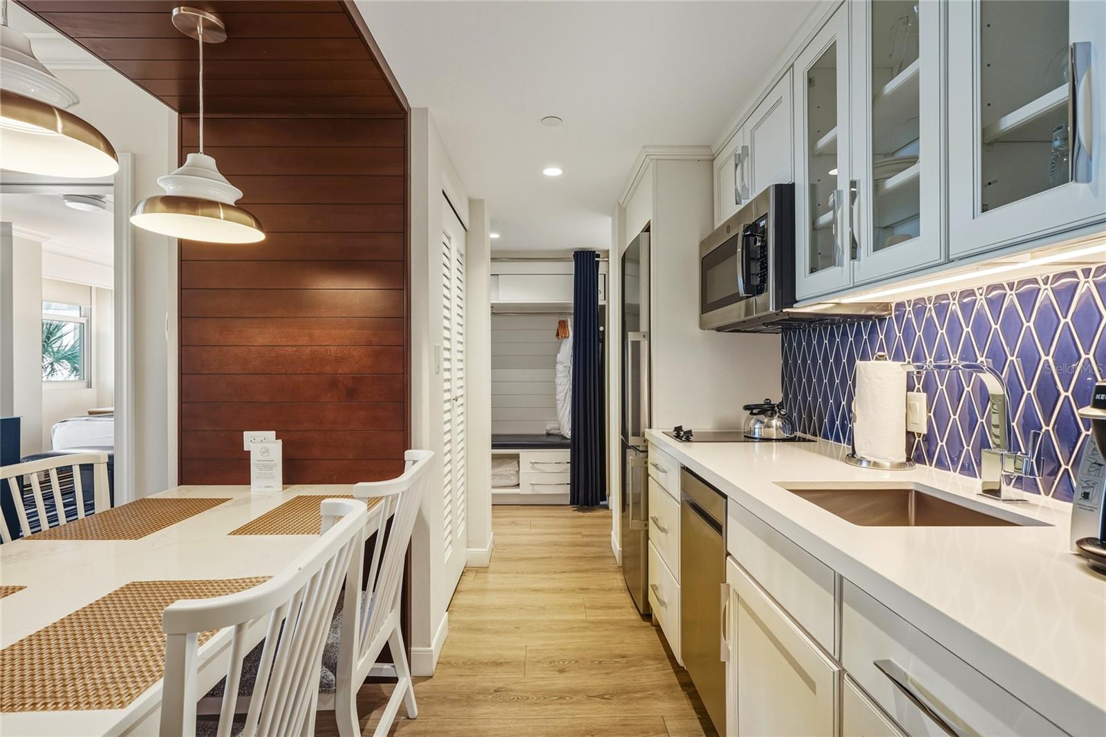 INN ON THE BEACH PH II - Residential