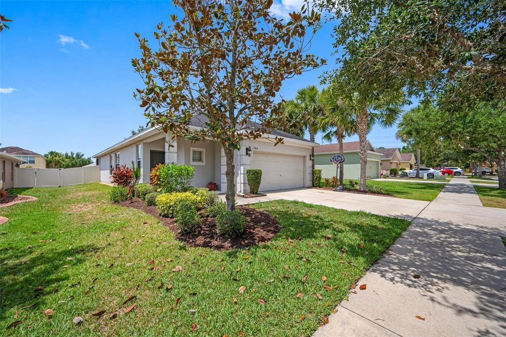 Photo of 17414 New Cross Circle, Lithia, FL 33547 (MLS # TB8409122)