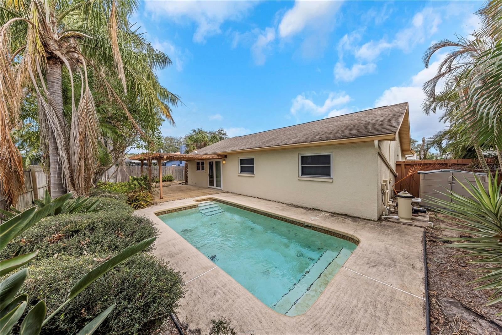 435 MEADOWLARK LANE
