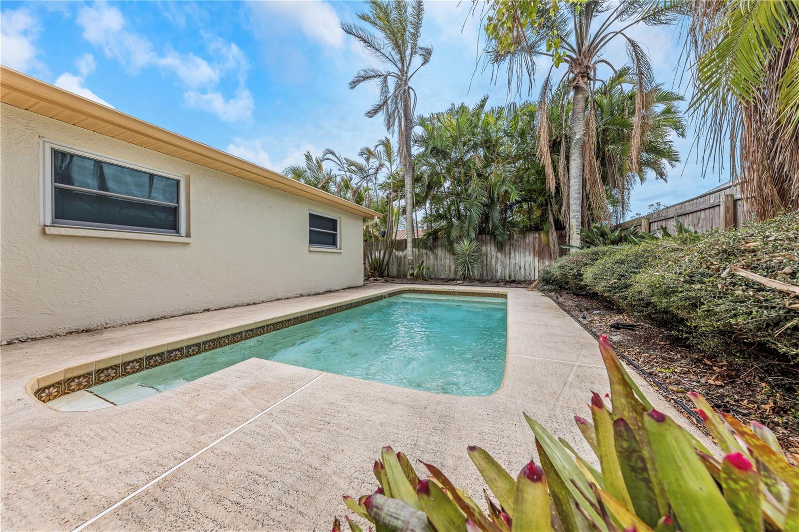 435 MEADOWLARK LANE
