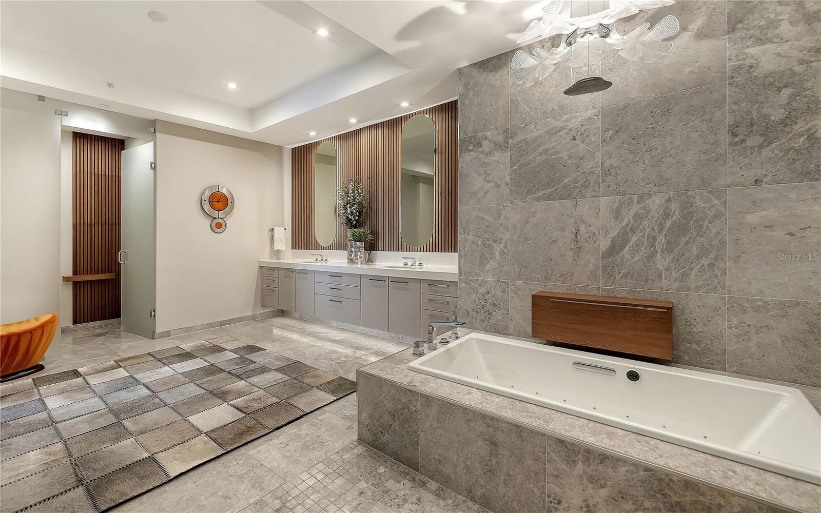 RITZ CARLTON RESIDENCES - Residential