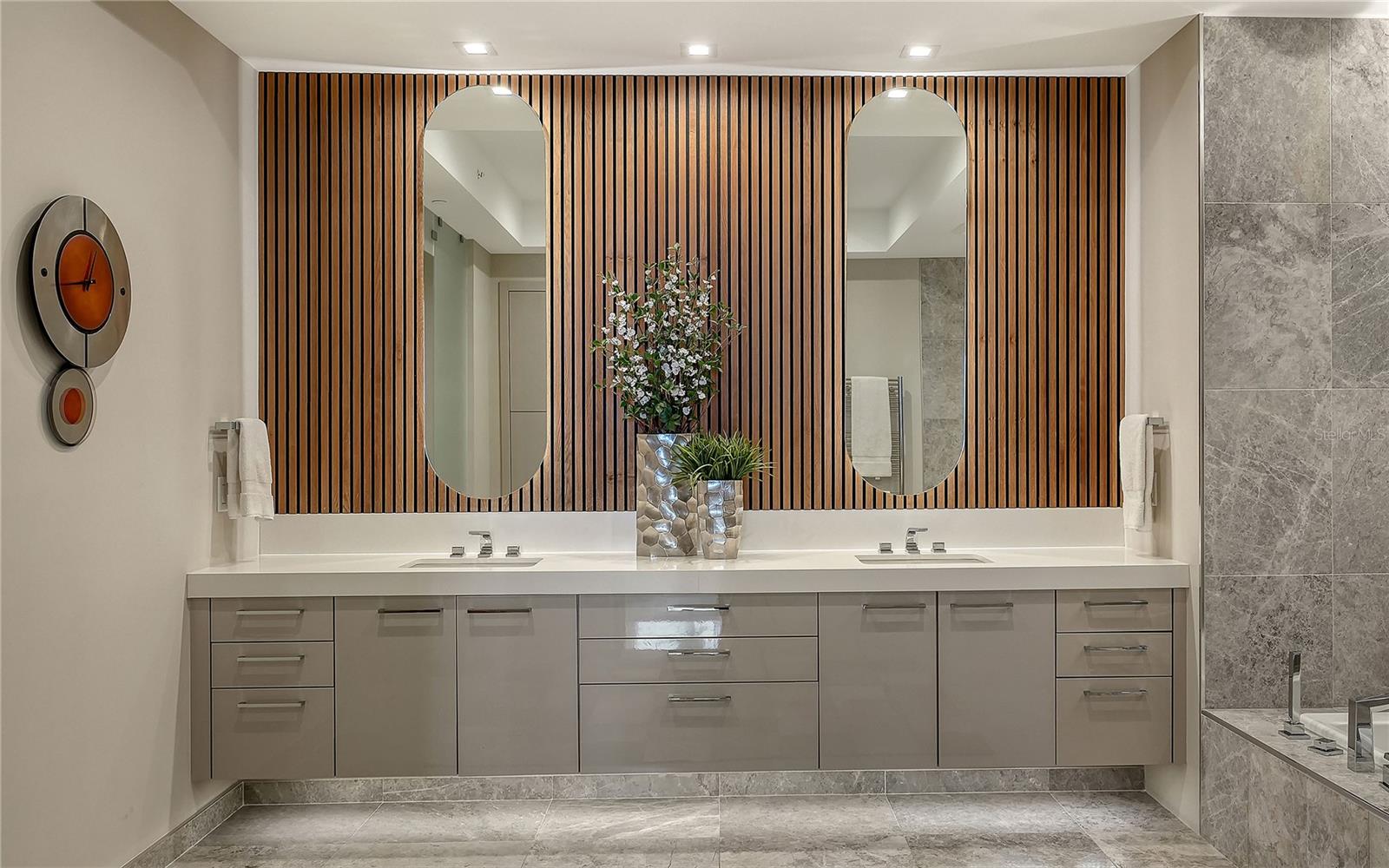 RITZ CARLTON RESIDENCES - Residential