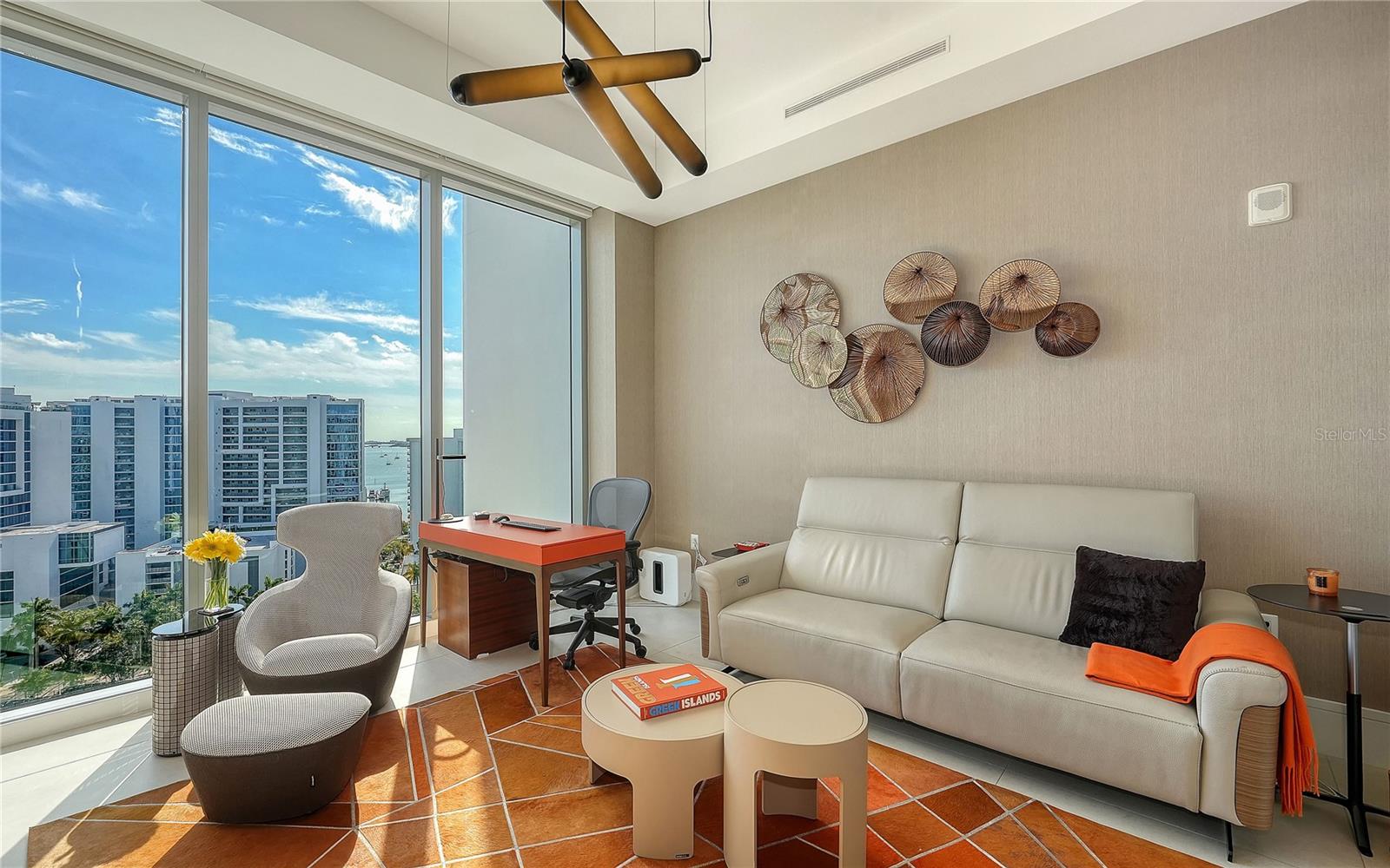 RITZ CARLTON RESIDENCES - Residential