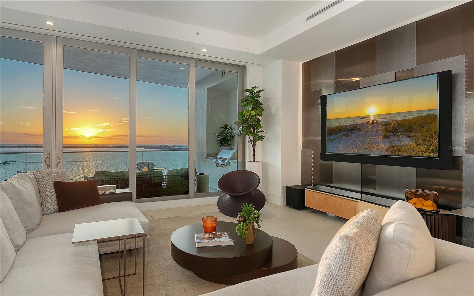 RITZ CARLTON RESIDENCES - Residential