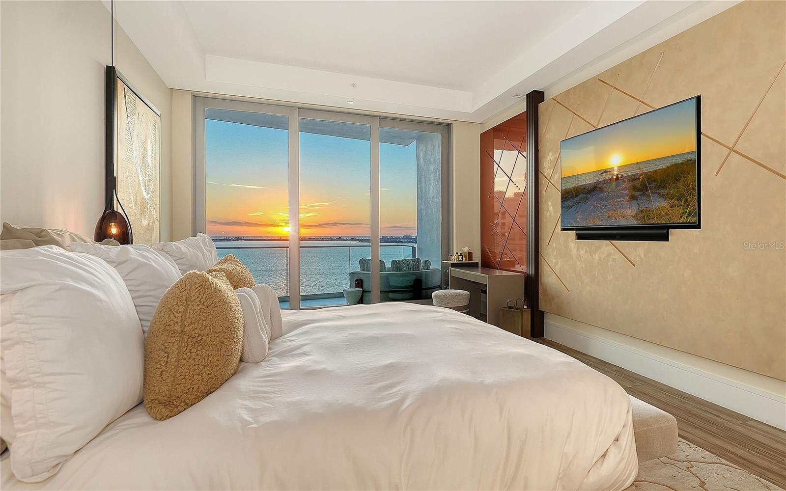 RITZ CARLTON RESIDENCES - Residential