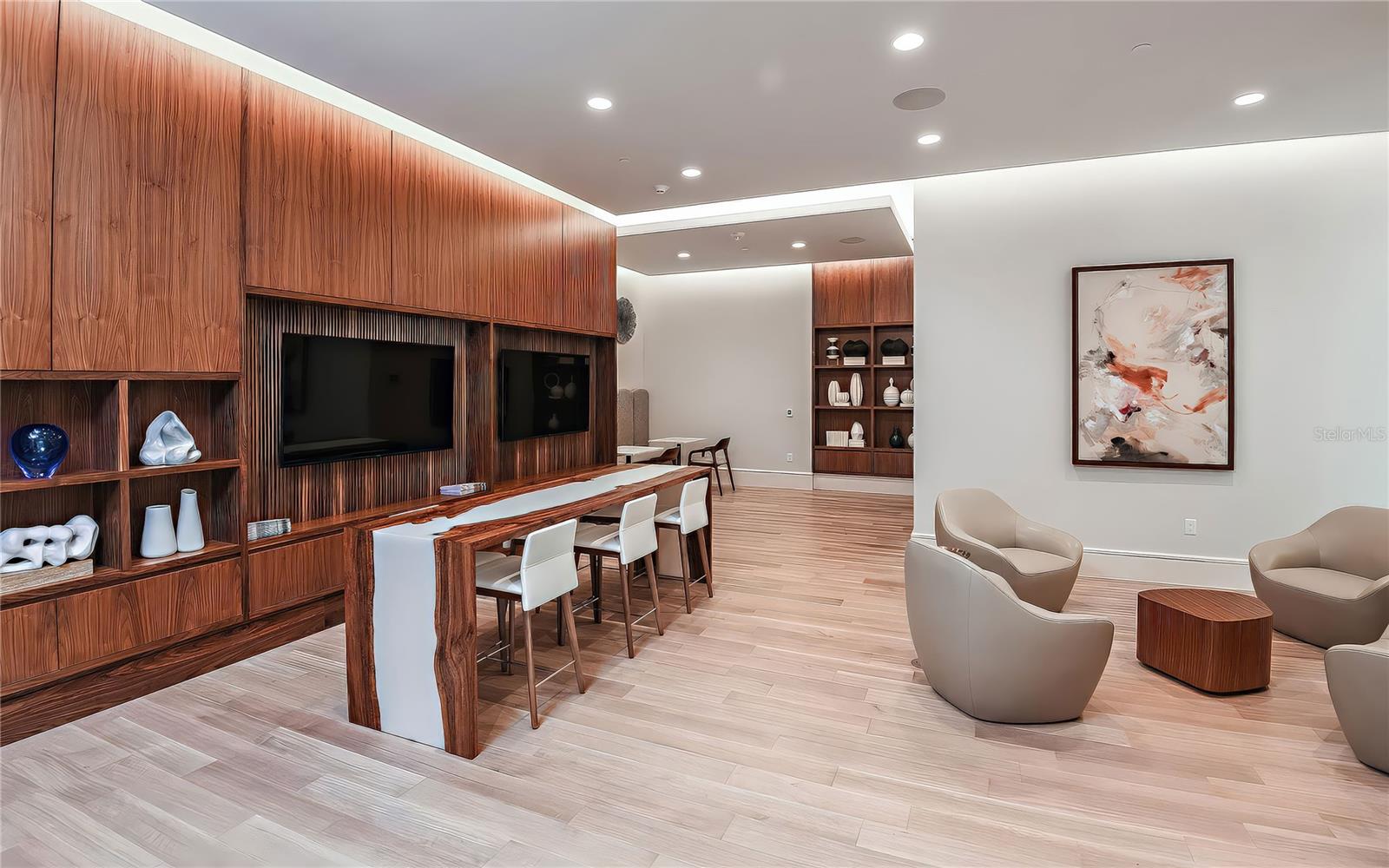 RITZ CARLTON RESIDENCES - Residential