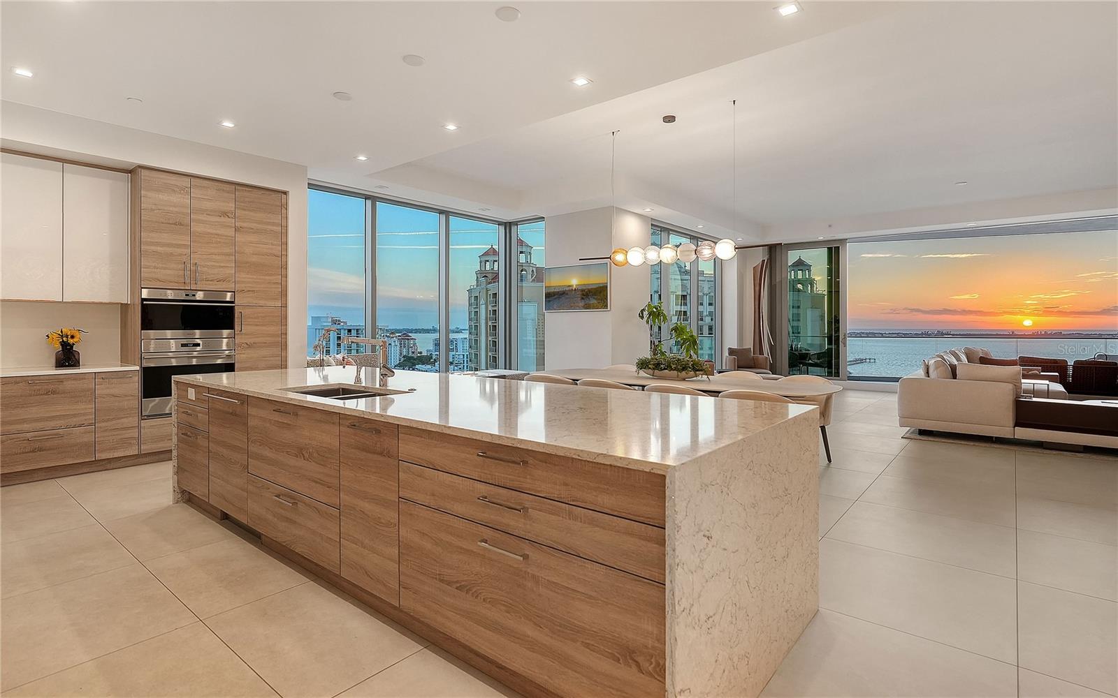 RITZ CARLTON RESIDENCES - Residential