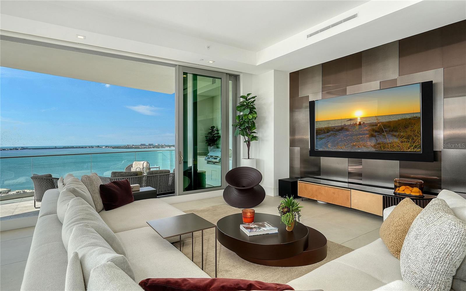 RITZ CARLTON RESIDENCES - Residential