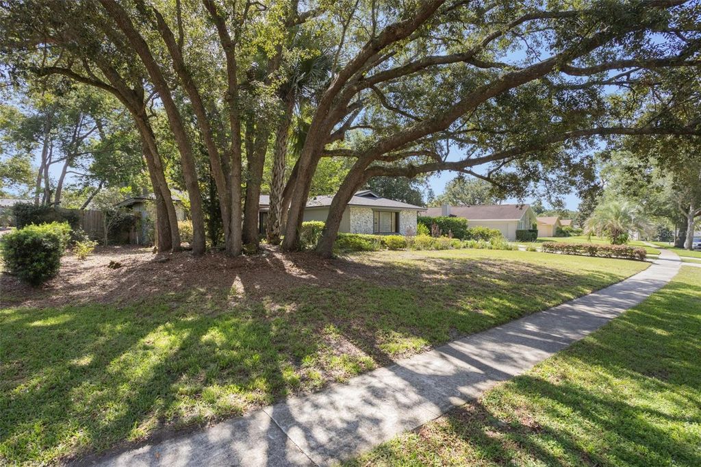 Photo of 1029 Antelope Trail, Winter Springs, FL 32708 (MLS # O6355141)
