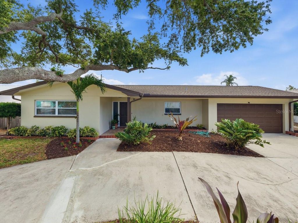 Photo of 3650 Shady Bluffs Drive, Largo, FL 33770 (MLS # TB8506176)