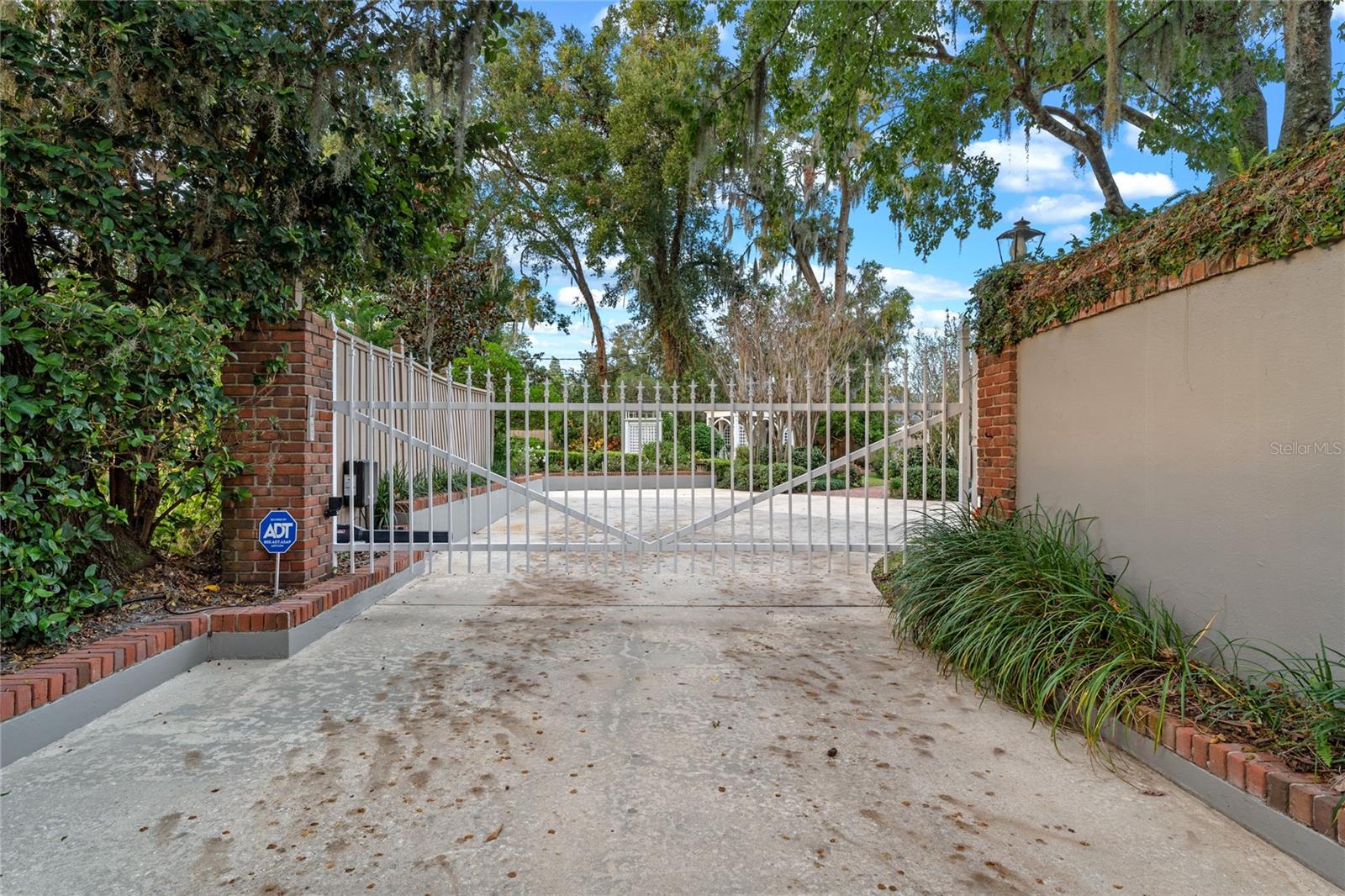 BEVERLY SHORES - Residential