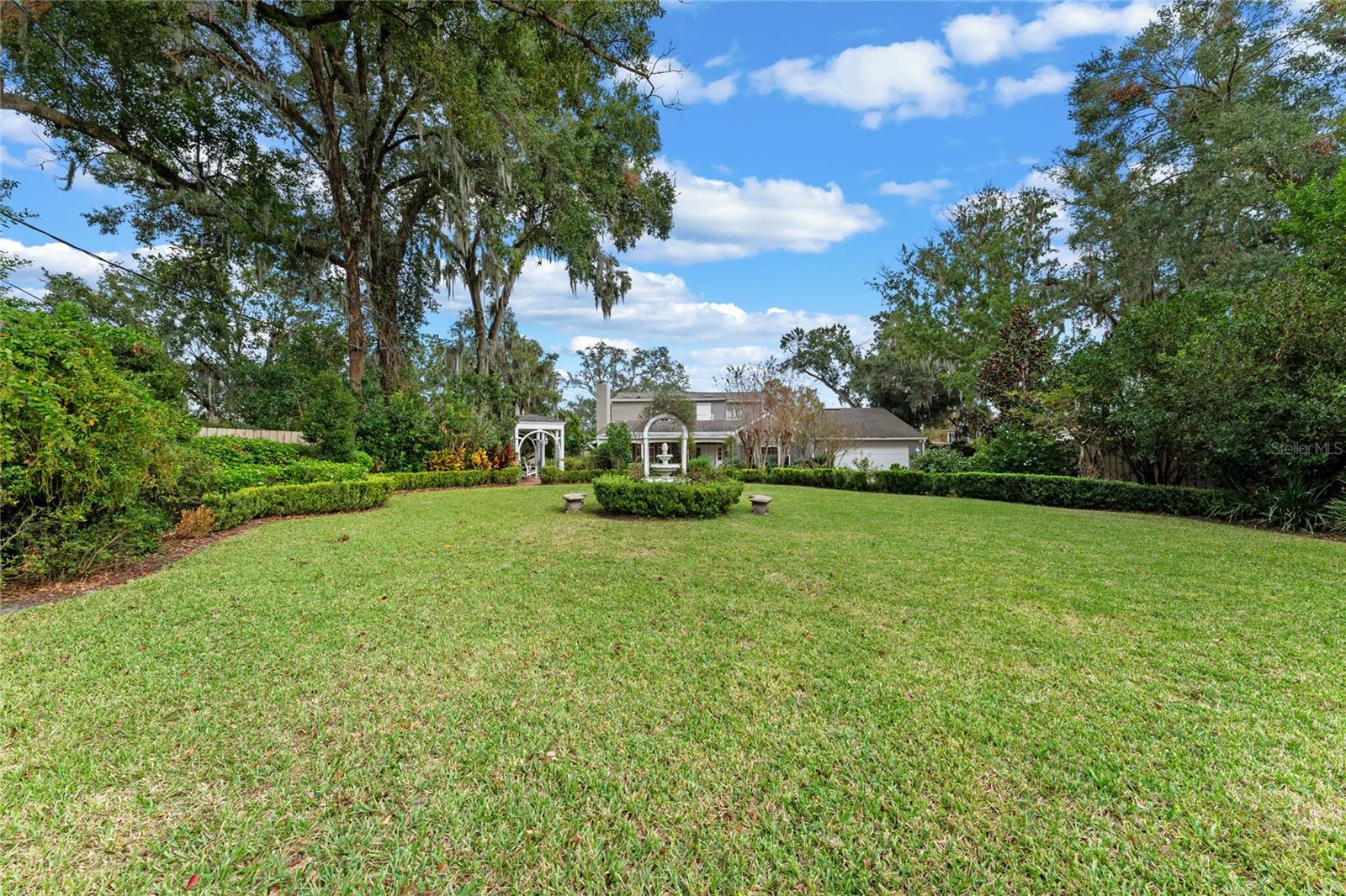 BEVERLY SHORES - Residential