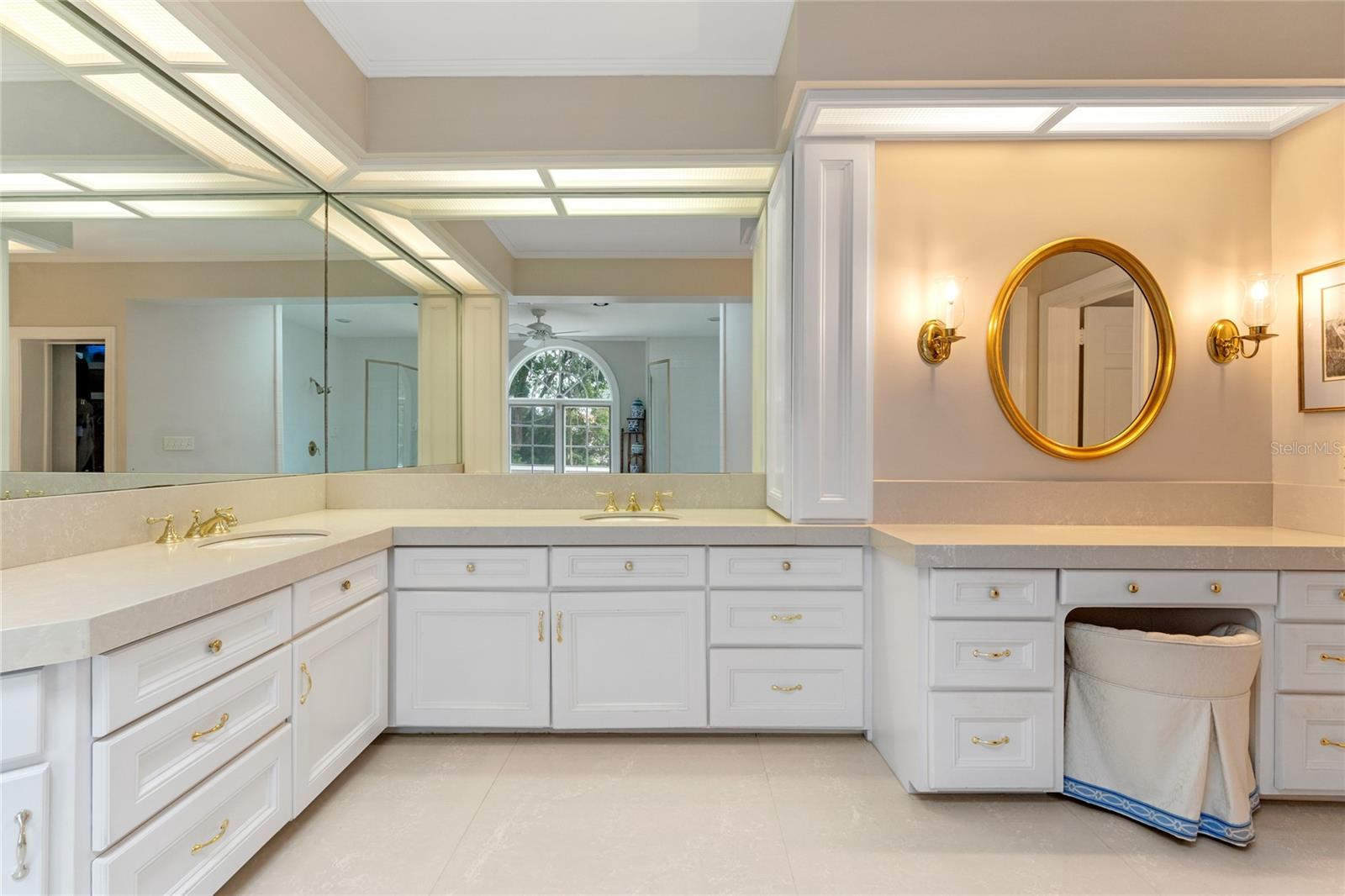 BEVERLY SHORES - Residential