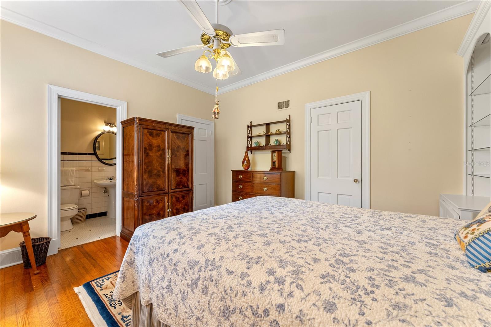 BEVERLY SHORES - Residential