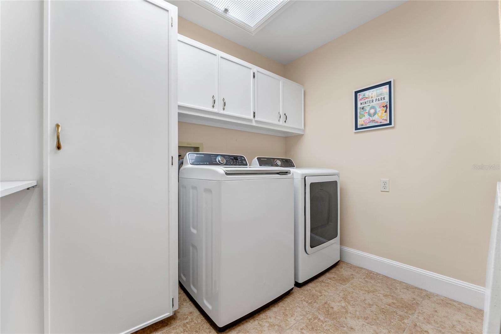 BEVERLY SHORES - Residential