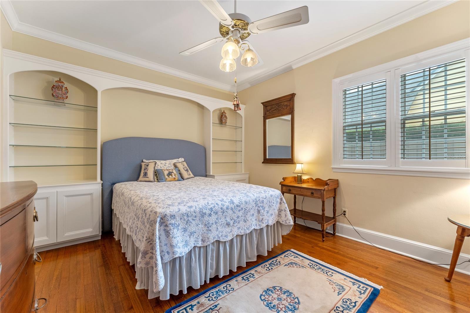 BEVERLY SHORES - Residential