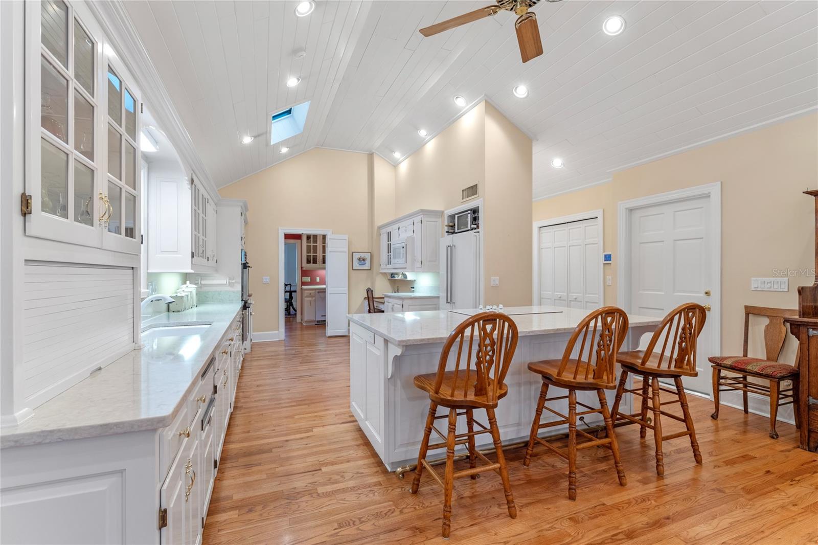 BEVERLY SHORES - Residential