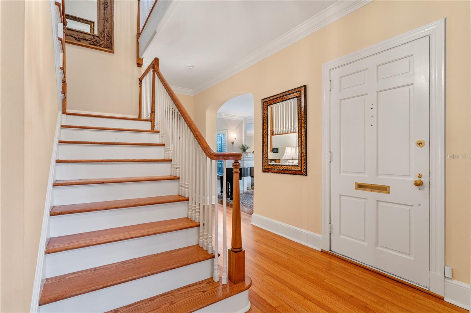 BEVERLY SHORES - Residential